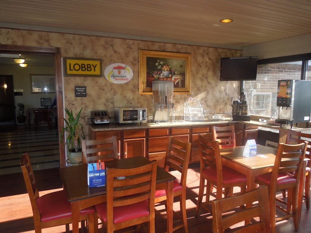 华尔多夫速8酒店 华尔道夫 外观 照片